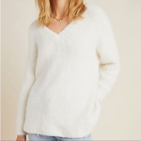 Anthropologie Sweaters - Anthropologie Cream V-Neck Sweater